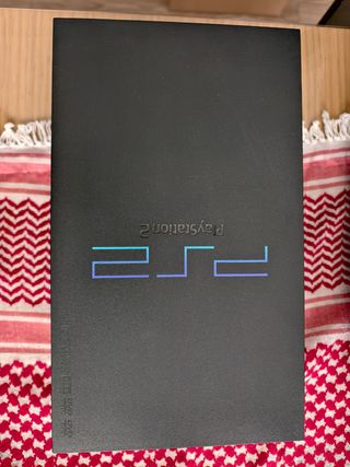PlayStation 2 Negra con 2 mandos 
