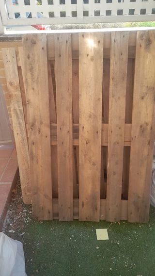 Palets Europeos para transporte y proyectos DIY.