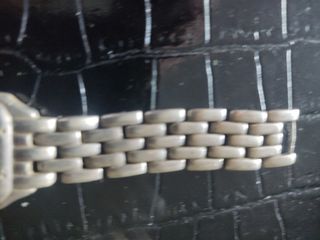 Reloj de pulsera plateado