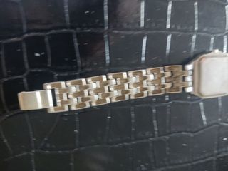 Reloj de pulsera plateado