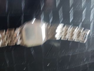 Reloj de pulsera plateado