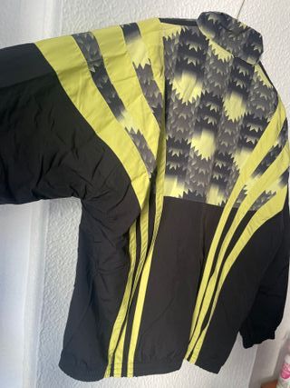 Chaqueta Adidas Negra y Amarilla