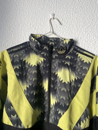Chaqueta Adidas Negra y Amarilla