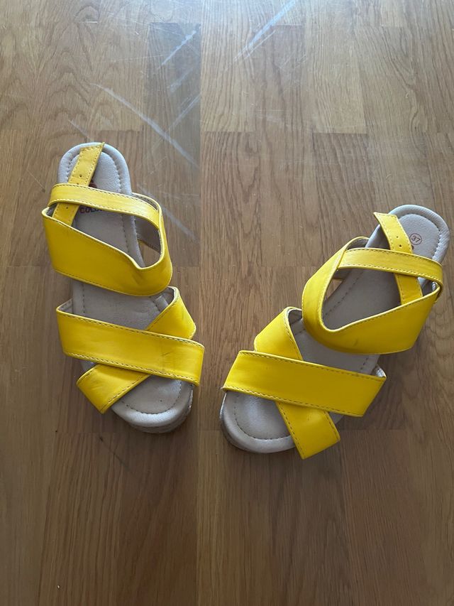 Sandalias plataforma amarillas talla 37