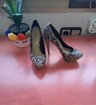 Zapatos de tacón Bershka estampado serpiente