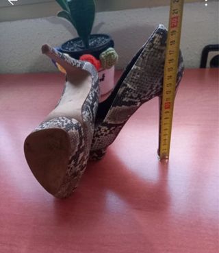 Zapatos de tacón Bershka estampado serpiente