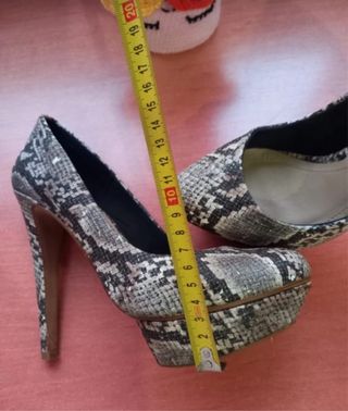 Zapatos de tacón Bershka estampado serpiente