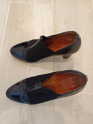 Zapato negro abotinado 