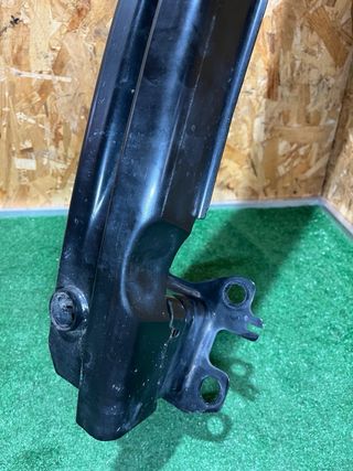 Refuerzo travesaño trasero Velar