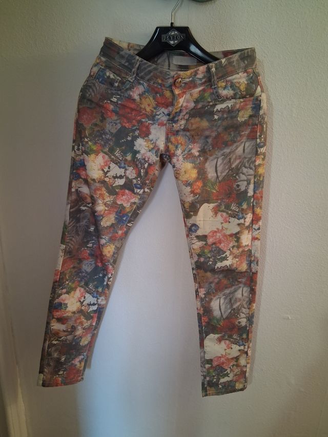 Pantalón estampado floral