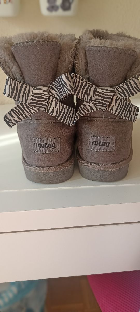 Botin tipo australiana Mustang talla 35