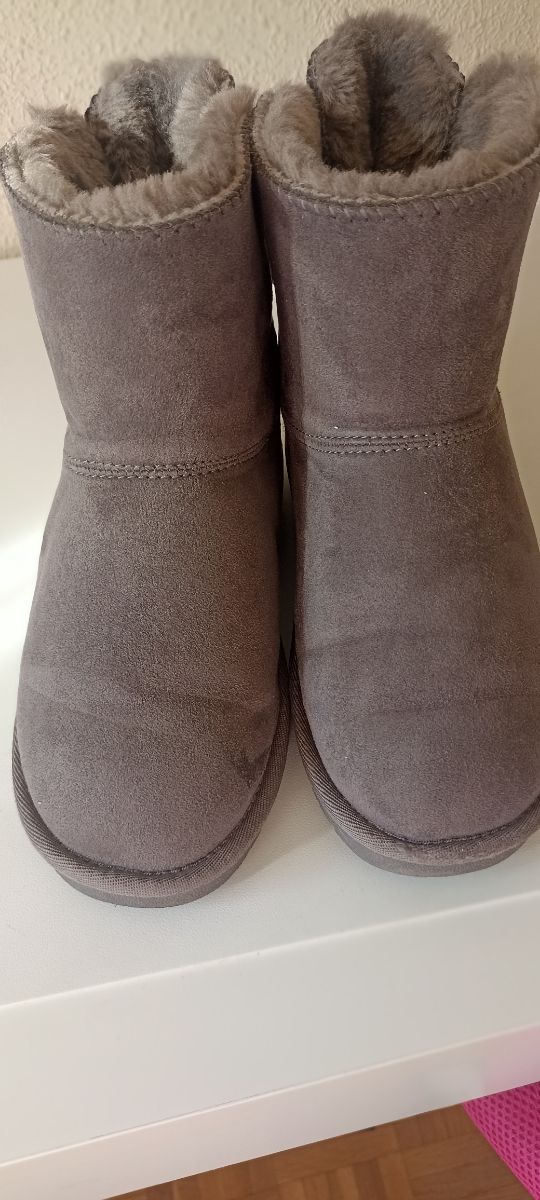 Botin tipo australiana Mustang talla 35