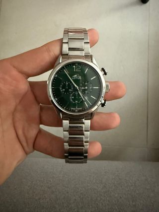 Reloj Lotus Verde y Plateado