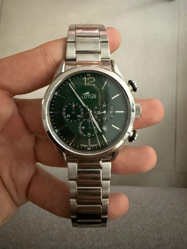 Reloj Lotus Verde y Plateado