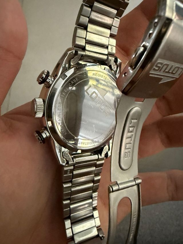 Reloj Lotus Verde y Plateado