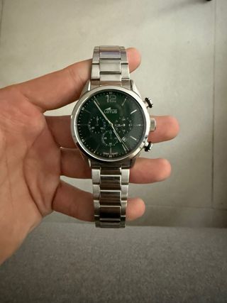 Reloj Lotus Verde y Plateado