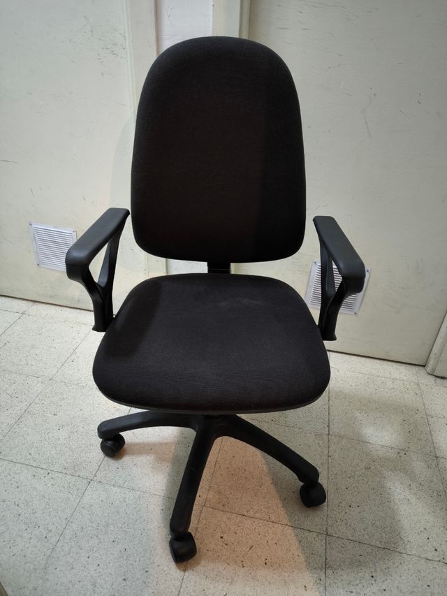 Silla de oficina negra