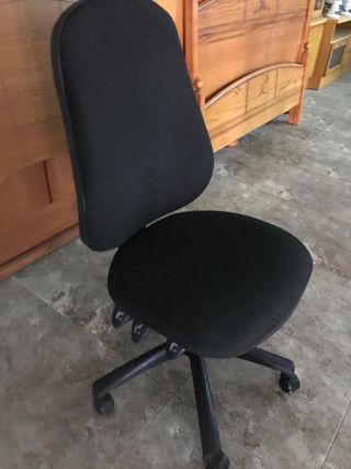 Silla de oficina negra