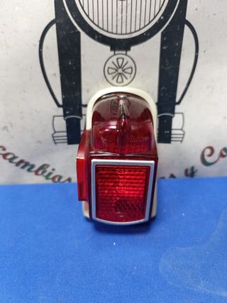 Piloto trasero derecho Citroën 2CV
Completo 