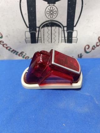 Piloto trasero derecho Citroën 2CV
Completo 
