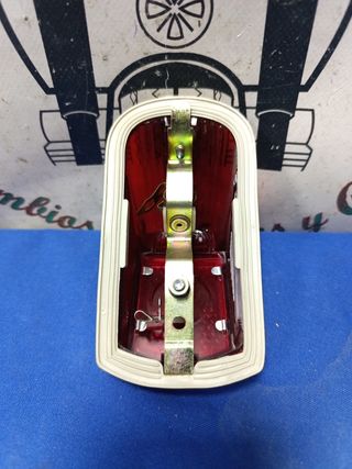 Piloto trasero derecho Citroën 2CV
Completo 