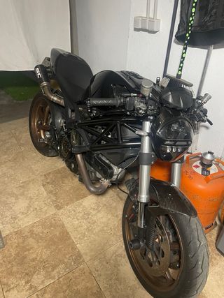 Ducati Monster,vendo o cambio por moto o coche