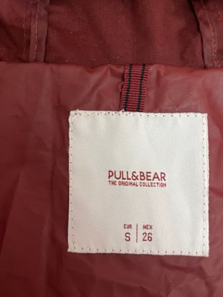 Chubasquero impermeable granate con capucha 