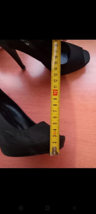 Zapatos Mari Paz Negros Tacón Peep Toe
Raso