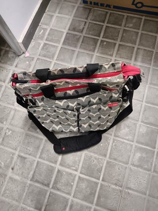 Bolso Skip Hop estampado.