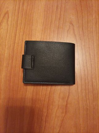 Billetera polipiel negra con cierre