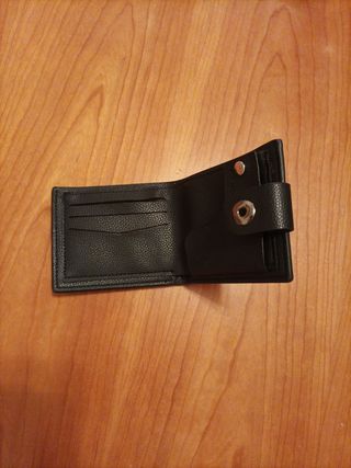 Billetera polipiel negra con cierre