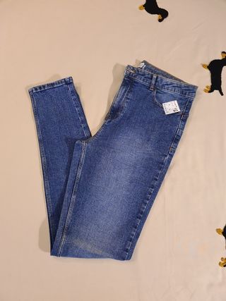 Pantalón vaquero sin estrenar, del kiabi, talla 42