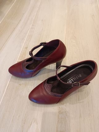 Zapato burdeos de piel 