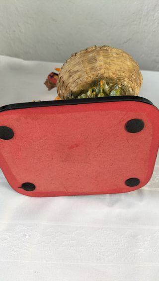 Figura niña campesina con cesta y patitos