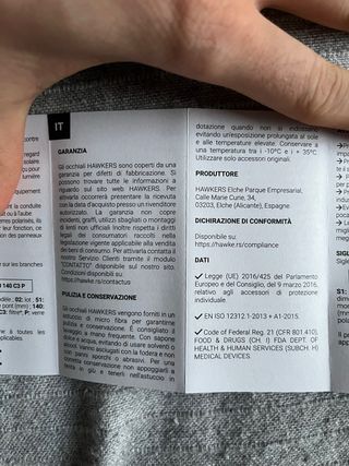 Occhiali da sole Hawkers neri lenti viola