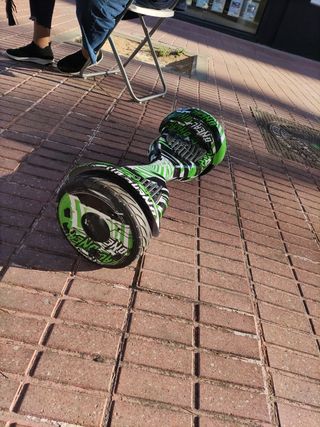 Hoverboard verde y negro
