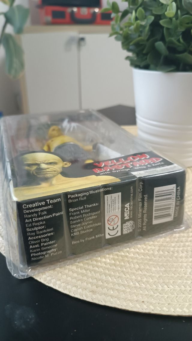 Muñeco de yellow bastard de sin city, figura