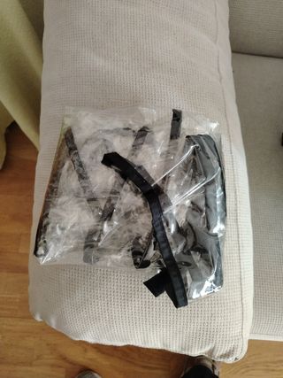 Carrito de bebé azul y gris. Marca kinderkraft.