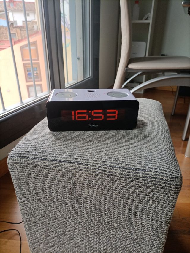 Radio Despertador Oregon Scientific