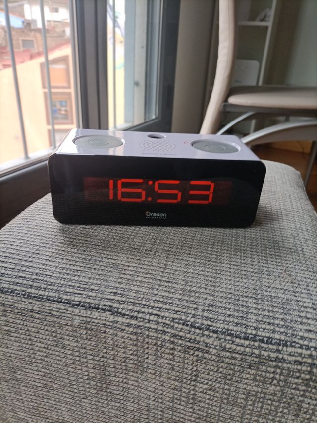 Radio Despertador Oregon Scientific