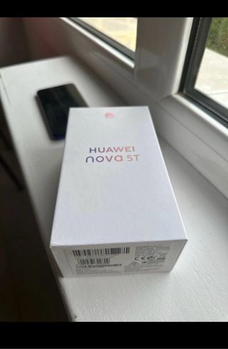 Huawei Nova 5T con batteria danneggiata