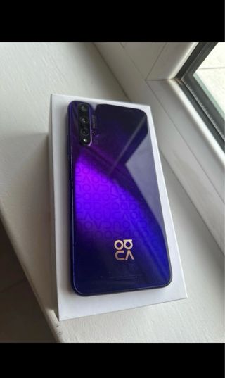 Huawei Nova 5T con batteria danneggiata