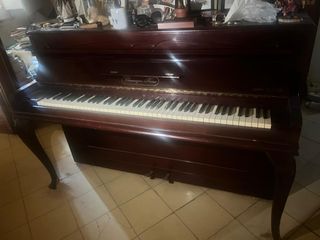 Piano vertical madera oscura