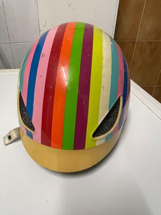 Casco skate infantil arcoíris