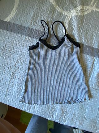 top gris basico