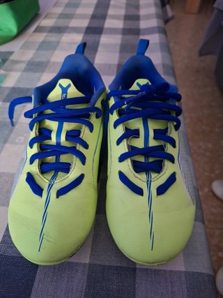 Se vende botas fútbol puma