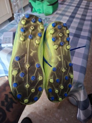 Se vende botas fútbol puma