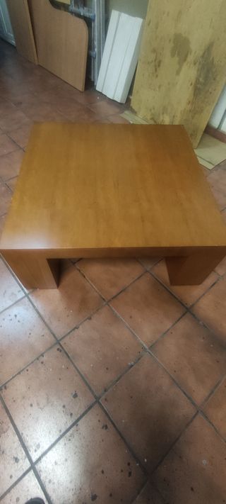 Mesa de comedor y 4 sillas.la mesa extensible.