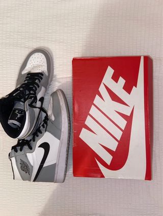 Jordan 1 Mid grises
