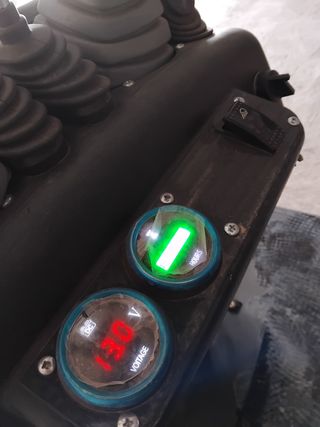 Miniexcavadora JPC con mandos tipo joystick